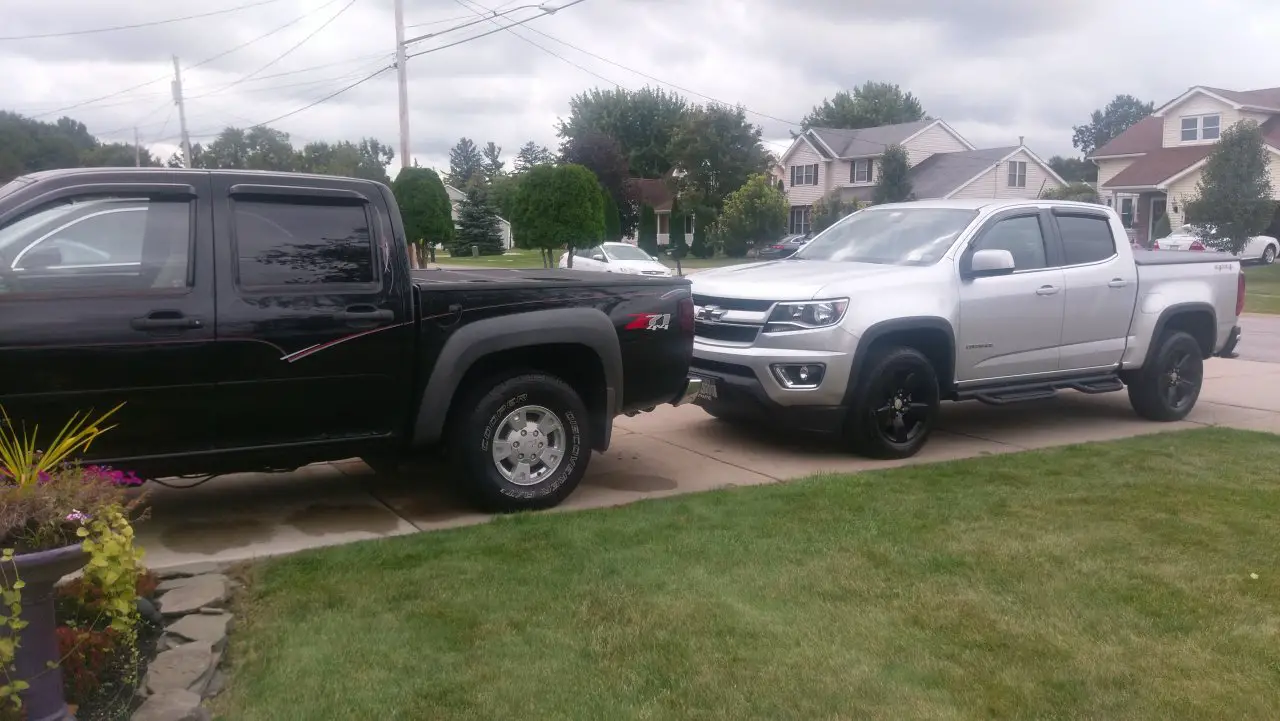 picture of my old 05 colorado i gave to my son in-law and my new one i bought home that dayIMAG1523.jpg