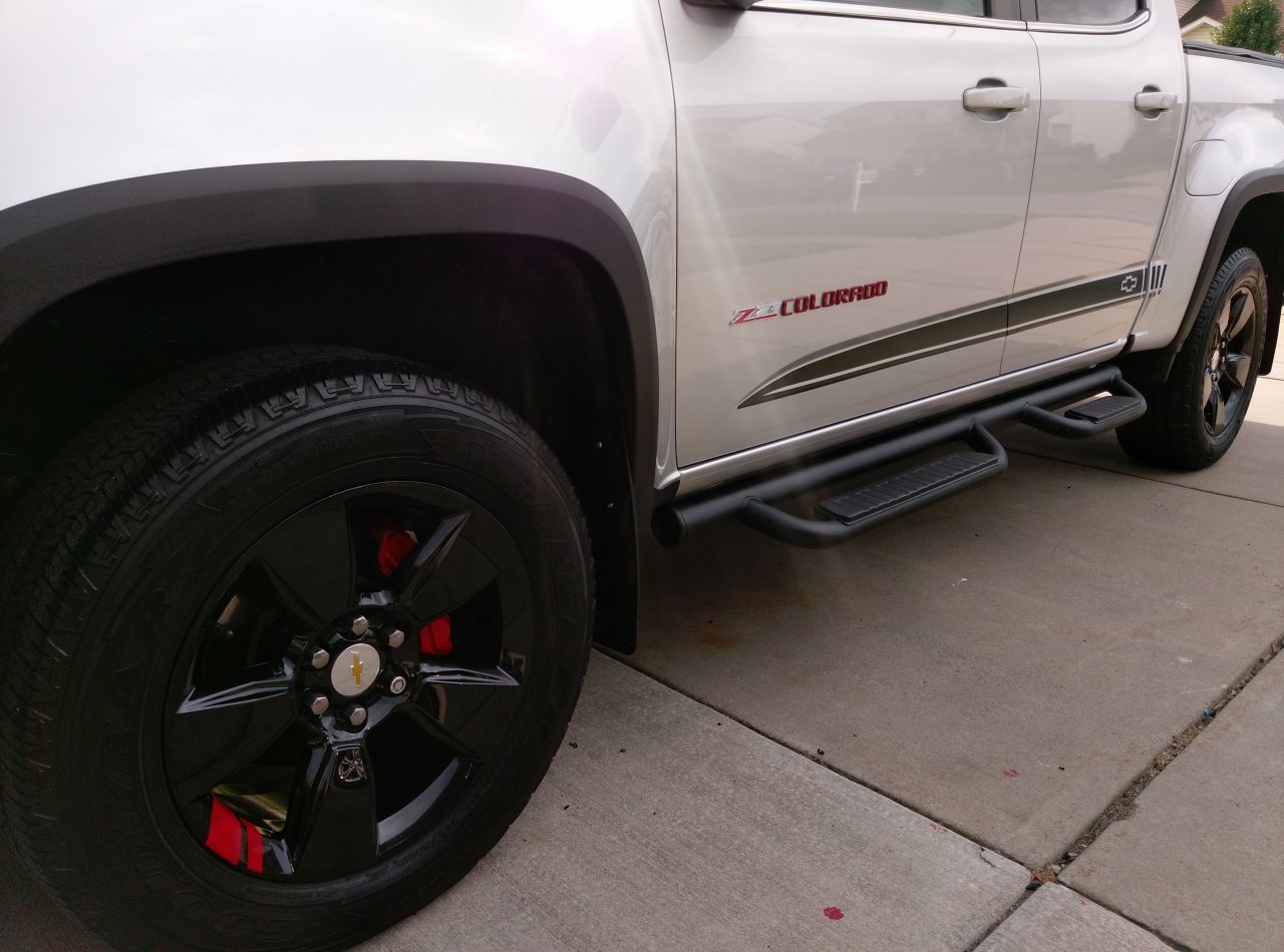 added a red stripe to the wheels that i saw on a new 18 colorado red line edition ,IMAG1629.jpg