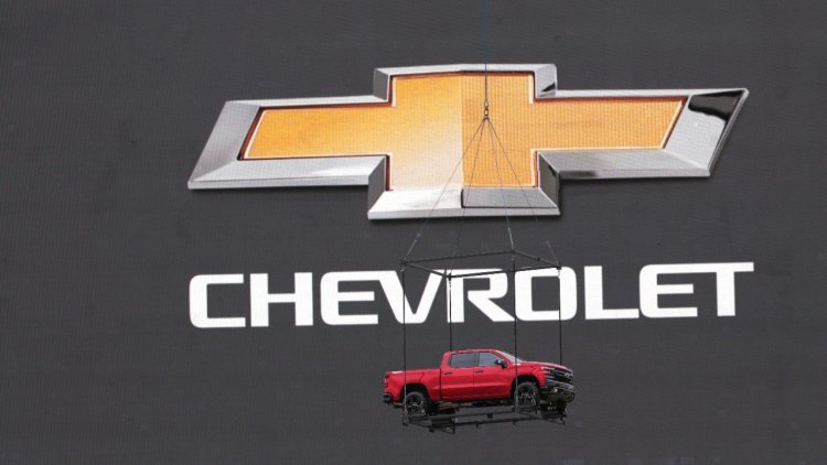 2019-Chevrolet-Silverado-Reveal-02.jpg