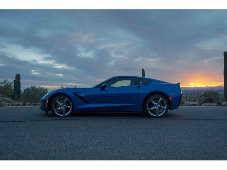 10728536-2014-chevrolet-corvette-std-c.jpg