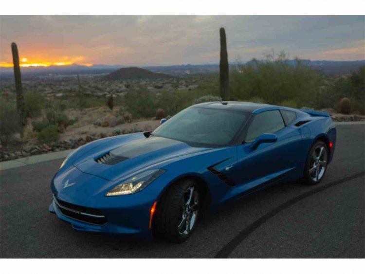 10728540-2014-chevrolet-corvette-std-c.jpg