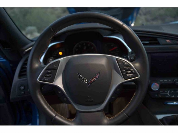 10728552-2014-chevrolet-corvette-std-c.jpg