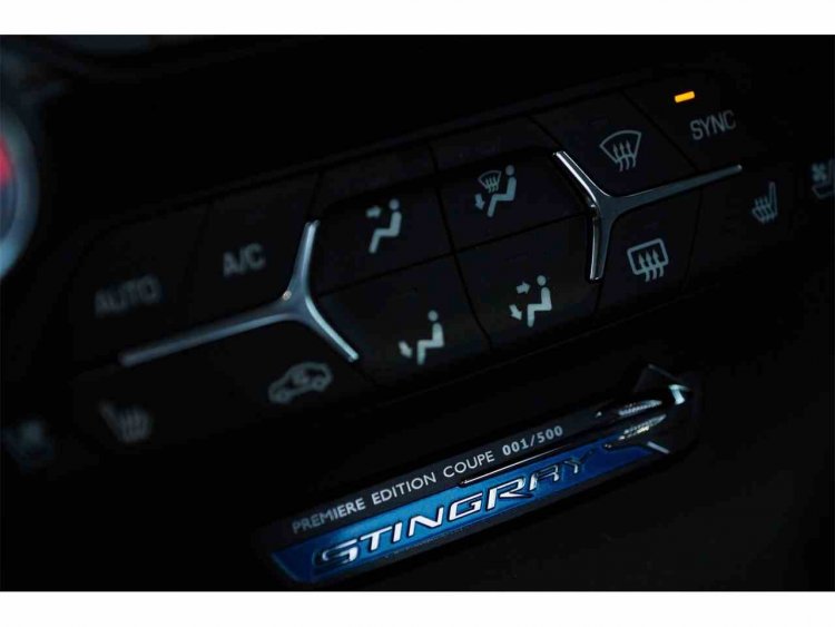 10728554-2014-chevrolet-corvette-std-c.jpg