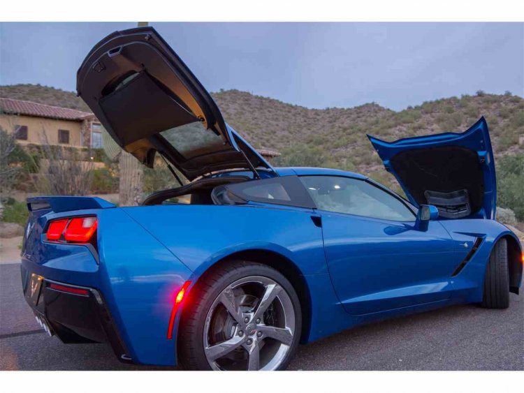 10728561-2014-chevrolet-corvette-std-c.jpg