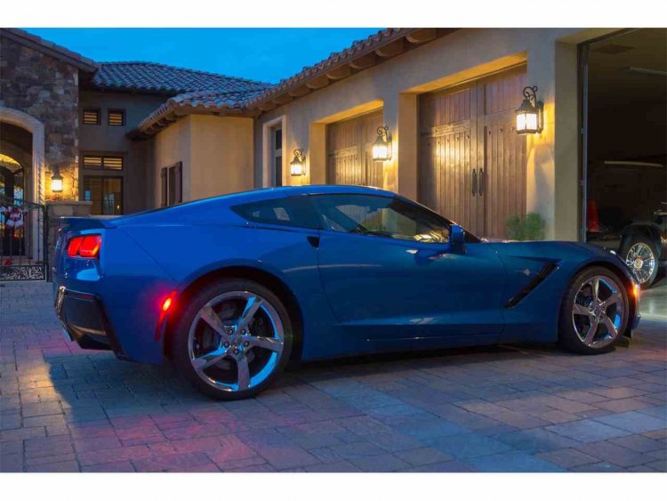 10728565-2014-chevrolet-corvette-std-c.jpg
