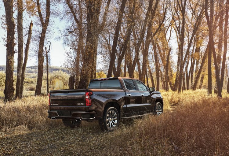 2019-Chevrolet-Silverado-005.jpg