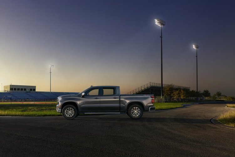 2019-Chevrolet-Silverado-006.jpg