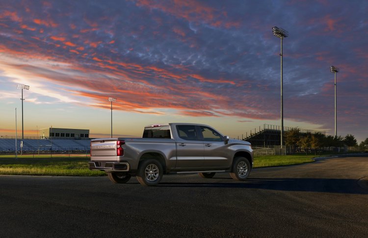 2019-Chevrolet-Silverado-007.jpg