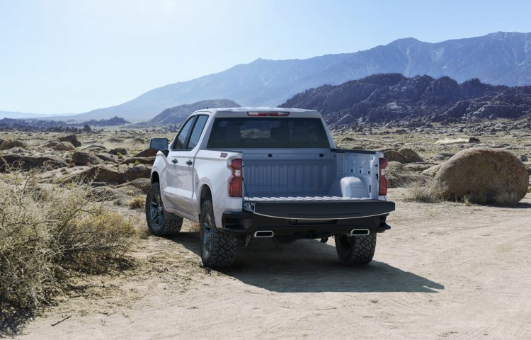 2019-Chevrolet-Silverado-009.jpg