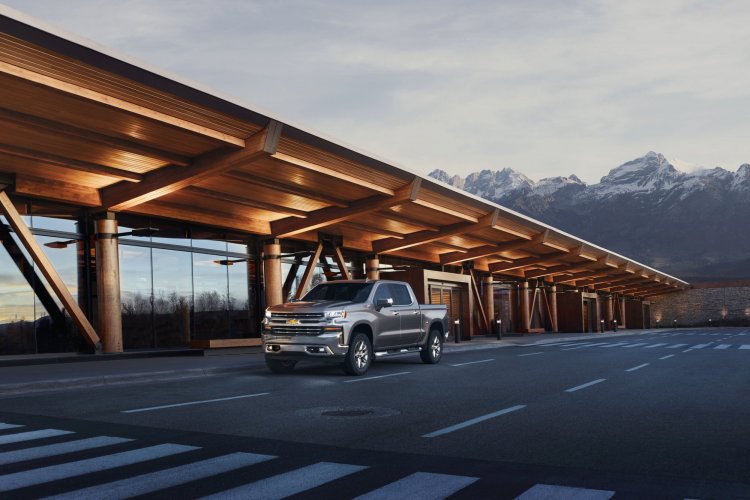 2019-Chevrolet-Silverado-010.jpg