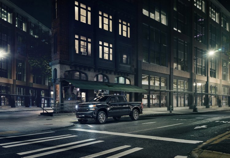 2019-Chevrolet-Silverado-013.jpg