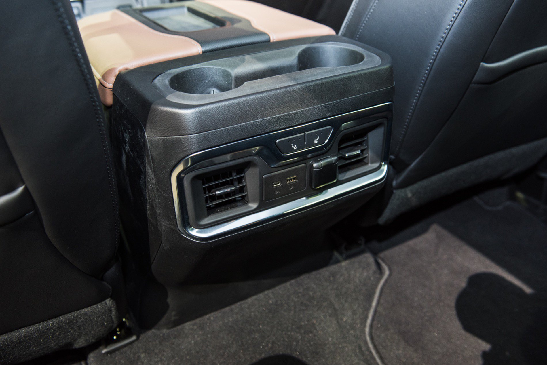 Rear air vents! - 2019 Chevrolet Silverado & GMC Sierra ...