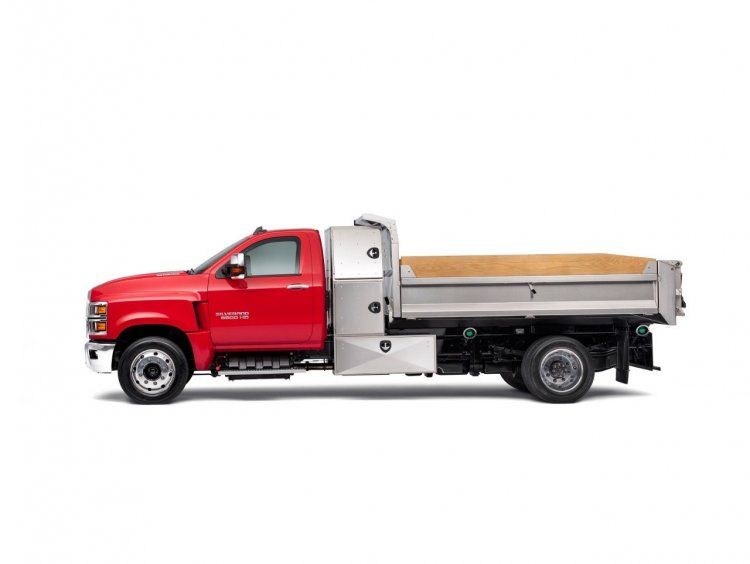 2019-Silverado-6500HD-003.jpg
