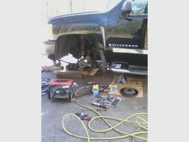 5aa9455d3232c_BalljointjobSilverado2.jpg.af0d1fbfd9b1f1236ab1a037d67ff0cd.jpg