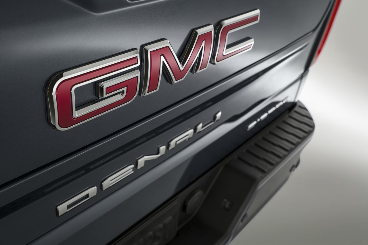 2019-GMC-Sierra-Denali-005.jpg