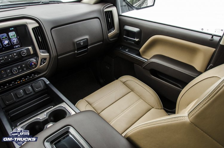 2018_Sierra_Denali_Review_Interior_13.jpg