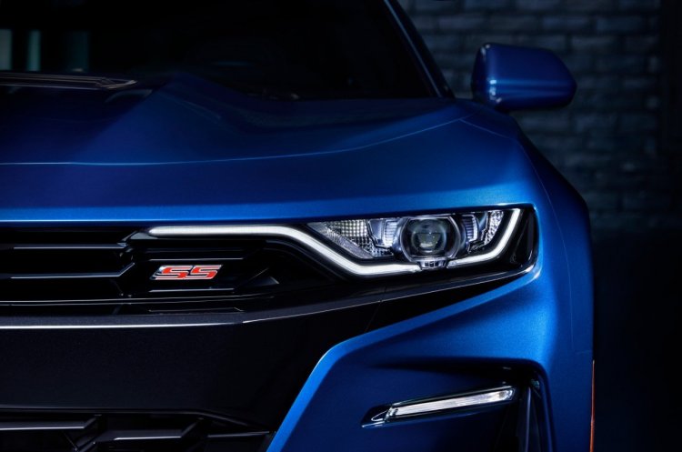 2019-Chevrolet-CamaroSS-006.jpg