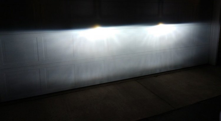 TAW PHILIPS ULTINON D3S HID 6K LB WHITE DOOR.jpg