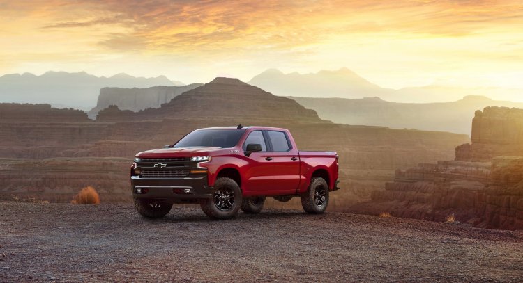 2019-Chevrolet-Silverado-001 (1).jpg