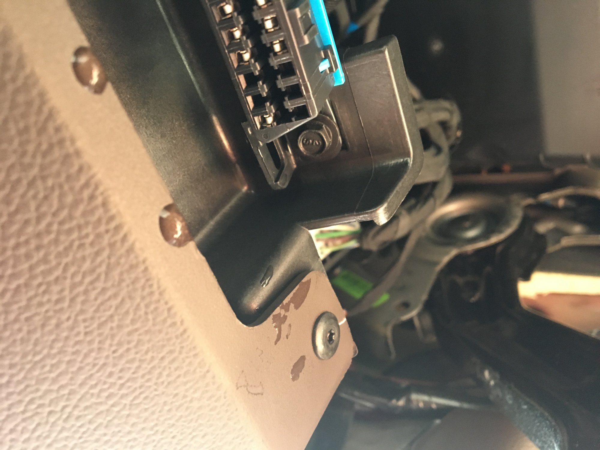 Satellite Antenna Leak 20152019 Silverado & Sierra HD