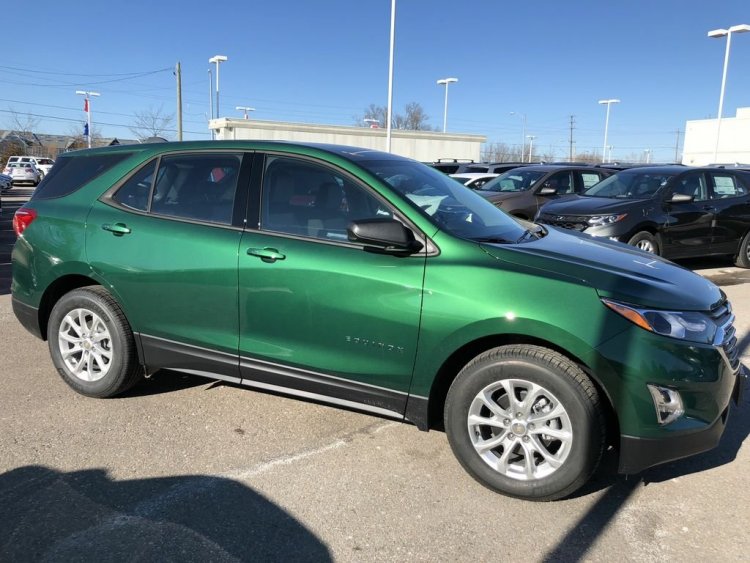 automobiles-new-2018-chevrolet-equinox-1427852-right-side-photo-Image.jpg