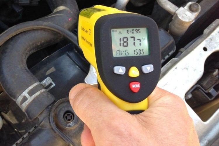 measuring-coolant-temperature-in-car-with-eT650D-1200x800.jpg
