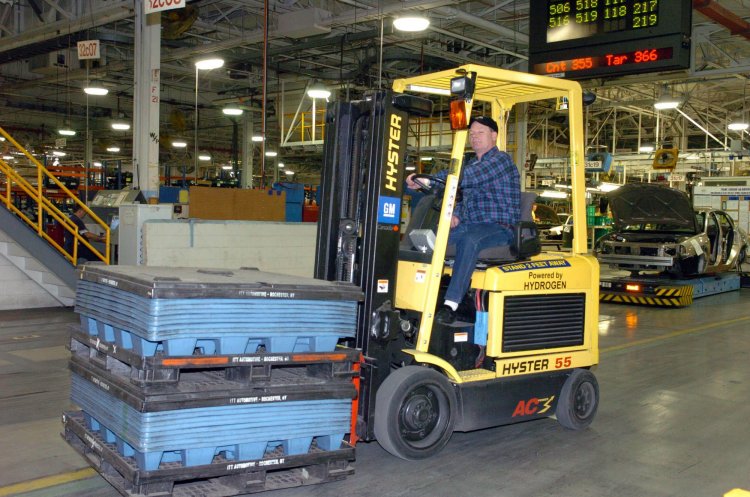 GMHydrogenicsForklift oshawa.jpg
