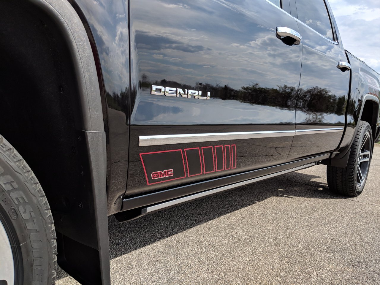 2018 GMC Denali 4x4-Side