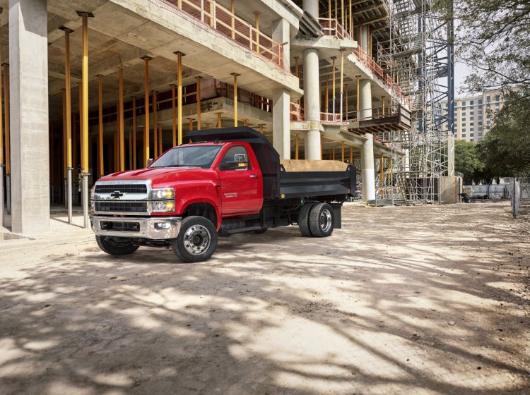 2019-Silverado-6500HD-004.jpg