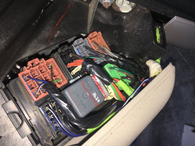 car fuse panel.JPG