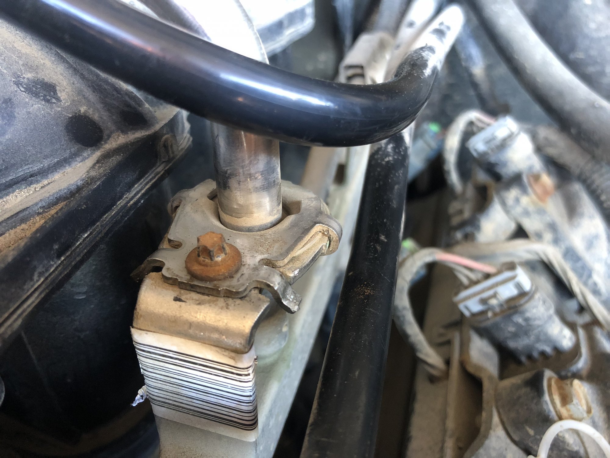 How to disconnect fuel rail crossover? Gen III and IV Small Block & Drivetrain