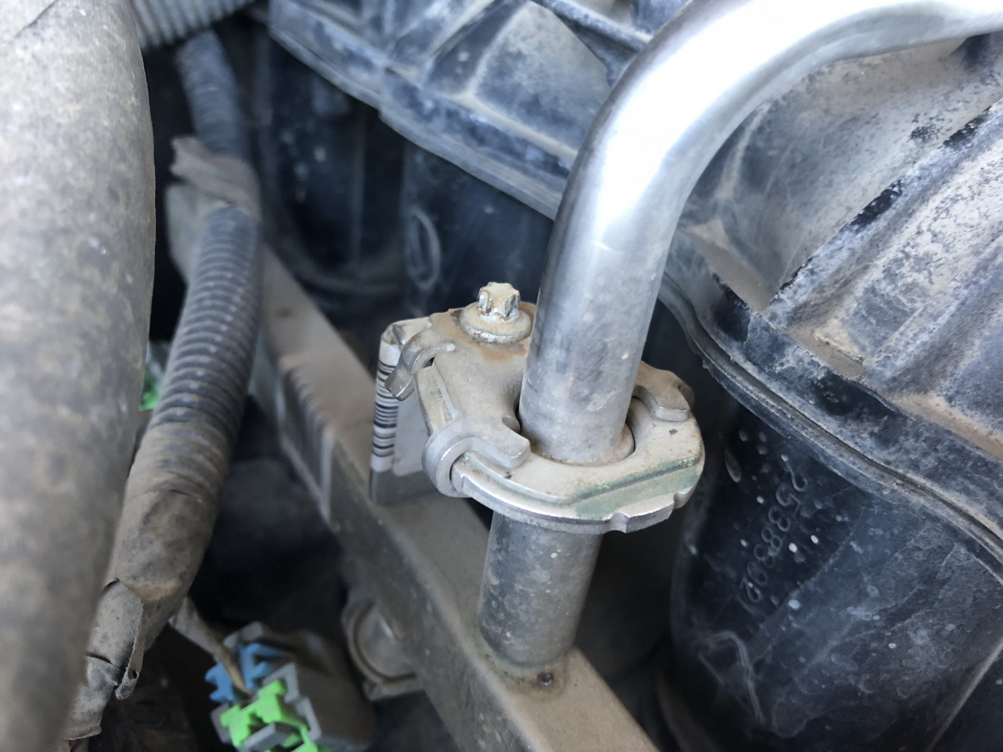 How to disconnect fuel rail crossover? Gen III and IV Small Block & Drivetrain