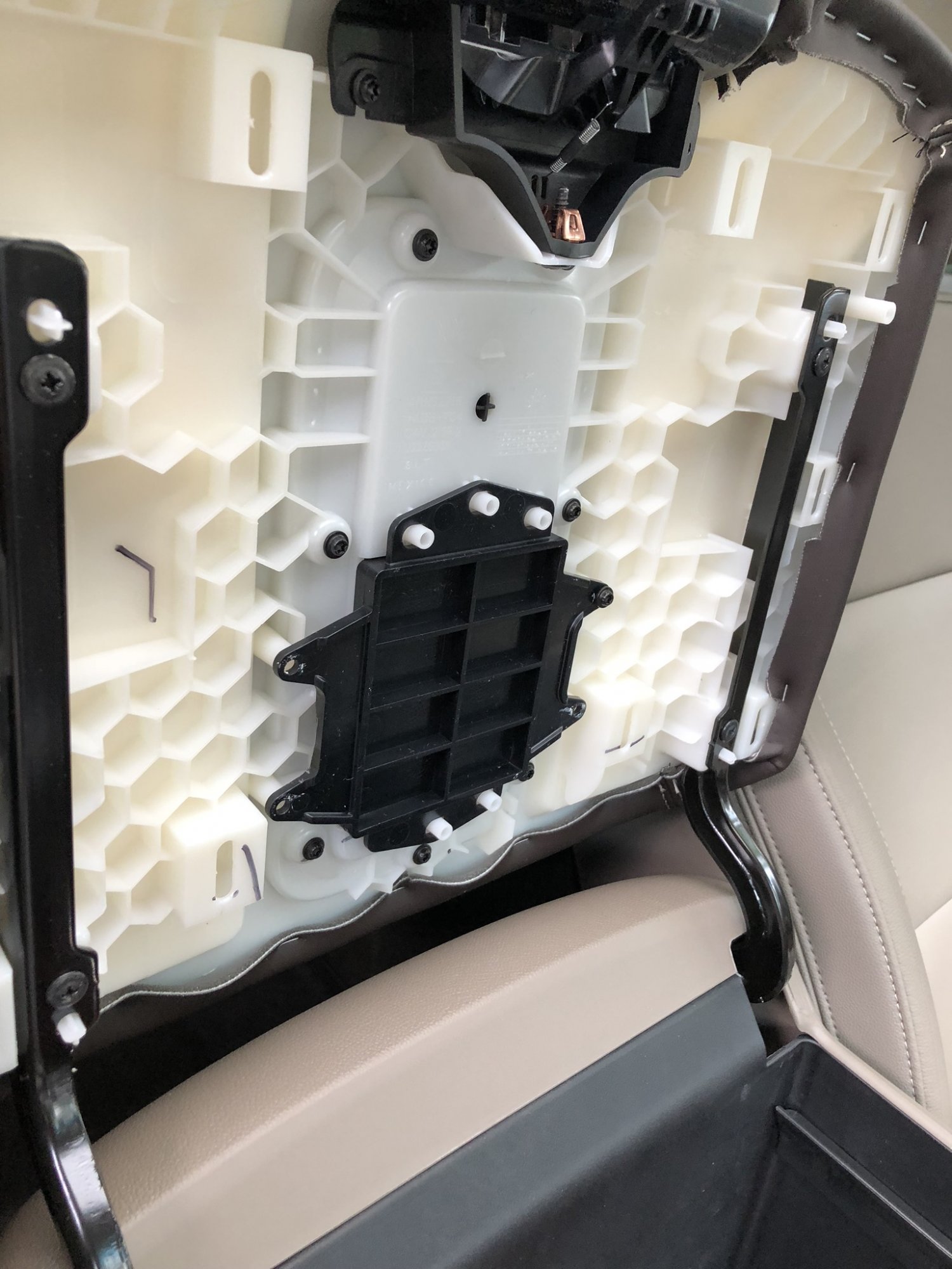 Wireless charger in the 2018 Suburban LT 20152019 Tahoe/Suburban