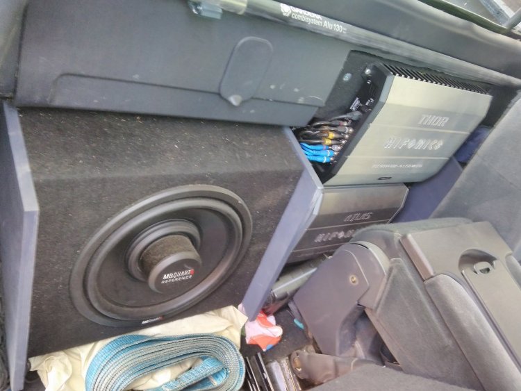 5bc79257019a3_wooferandamps.thumb.jpg.f73920b5a3e8a102b93ab39046fc306b.jpg