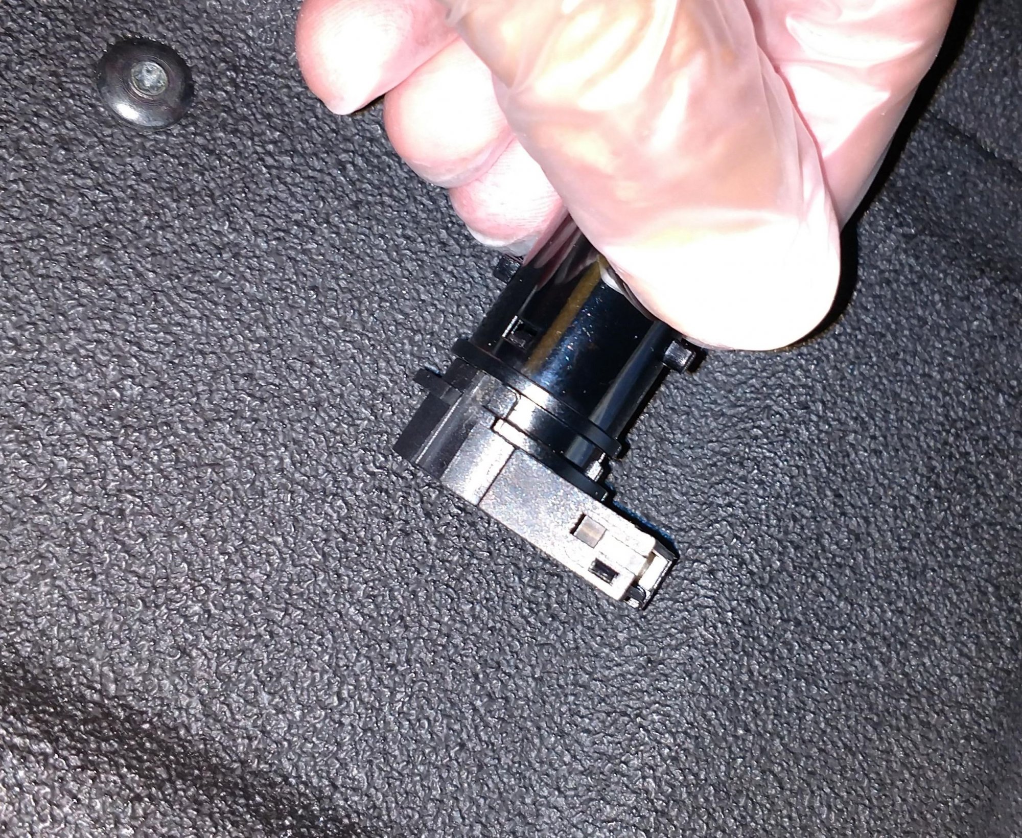 Ambient light sensor Page 2 20142018 Silverado & Sierra