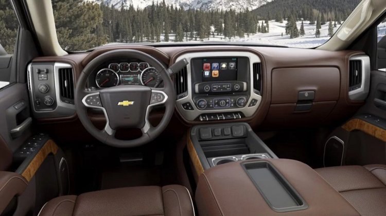 2015-Chevrolet-Silverado-High-Country-Interior-1024x573.jpg