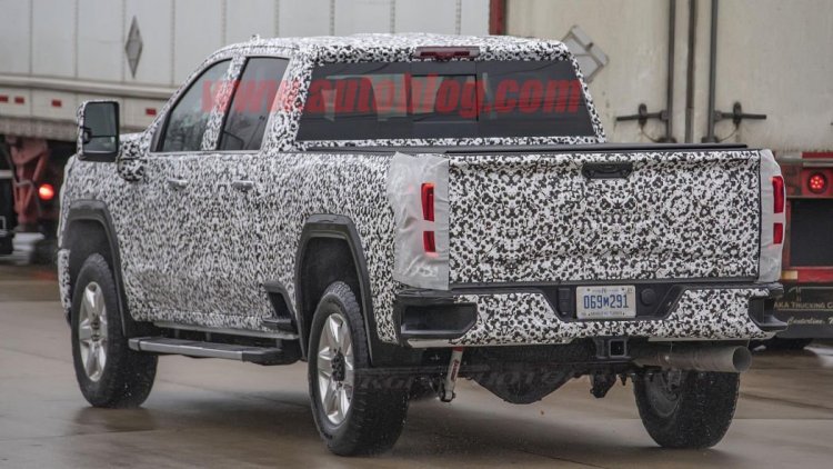 2020-gmc-sierra-hd-spy-photos-1 (4).jpg