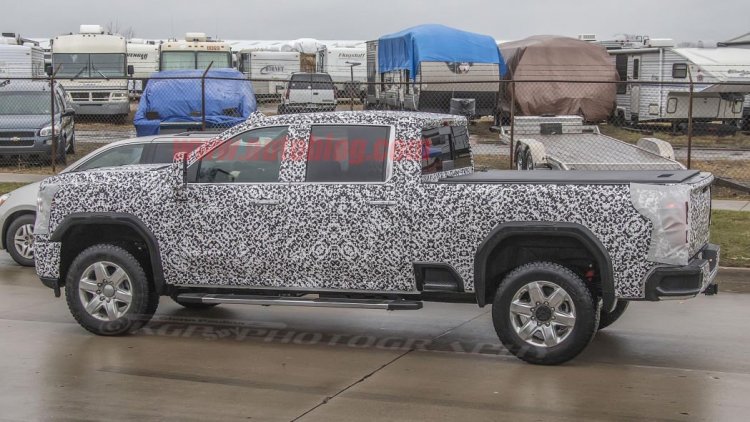 2020-gmc-sierra-hd-spy-photos-1 (2).jpg