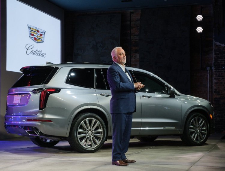 CadillacXT6Reveal06.jpg
