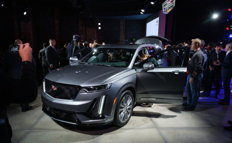 CadillacXT6Reveal11.jpg