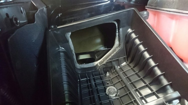 airbox2.thumb.jpg.ed225ef1d463f8f711b6c403c19f5987.jpg