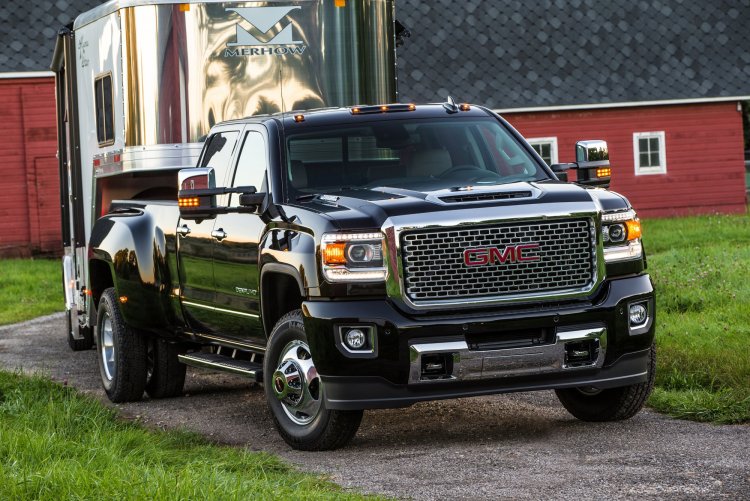 2017-GMC-Sierra-Denali-3500HD-007 (1).jpg