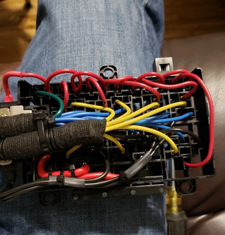 Fuse relay box_01.jpg