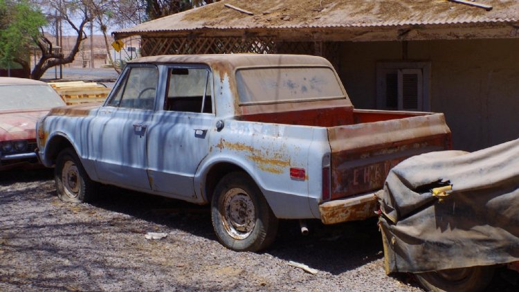 Weird Chevy-picsay.jpg