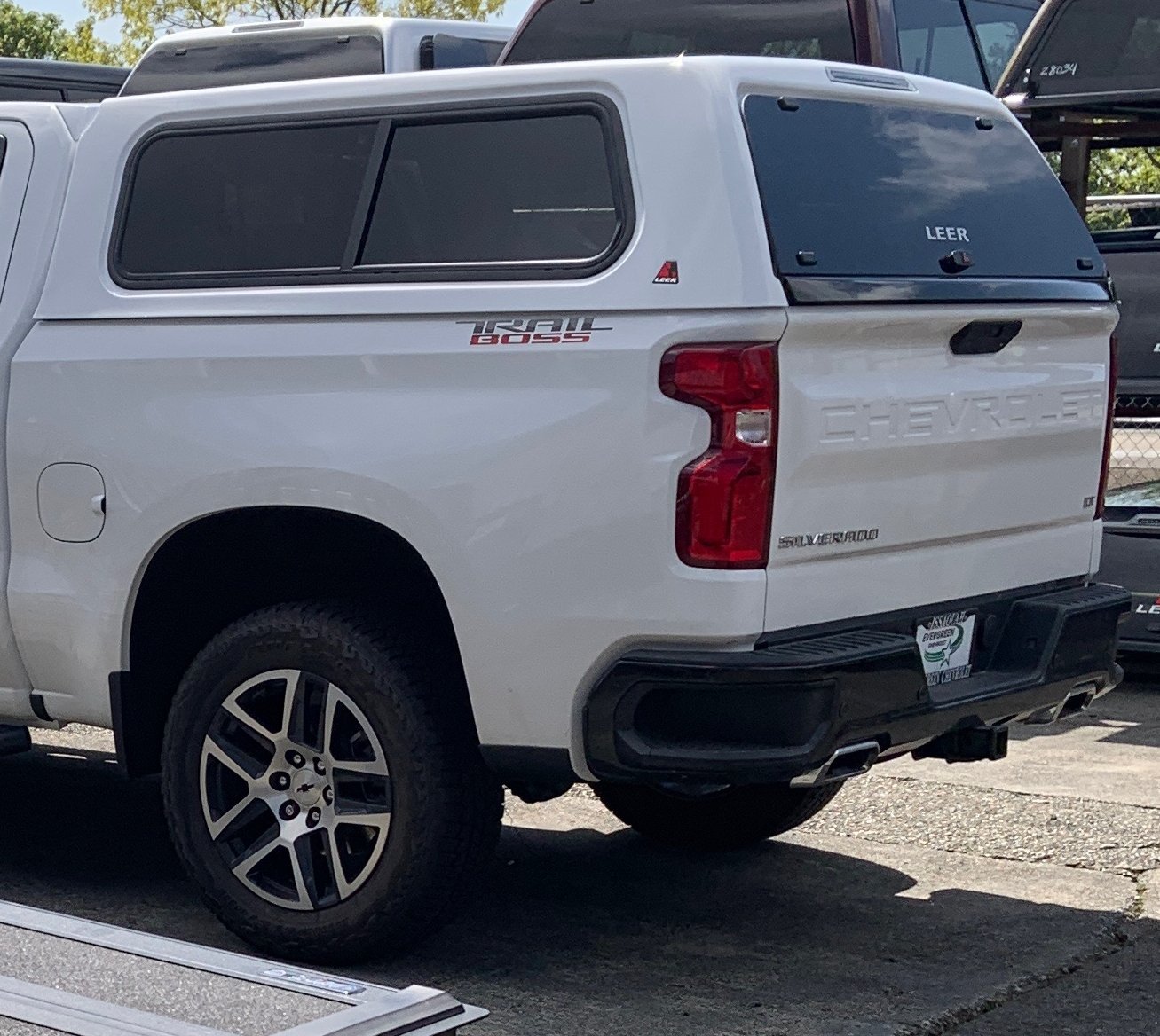 Top 101+ Pictures White Truck With Black Camper Shell Updated 10/2023