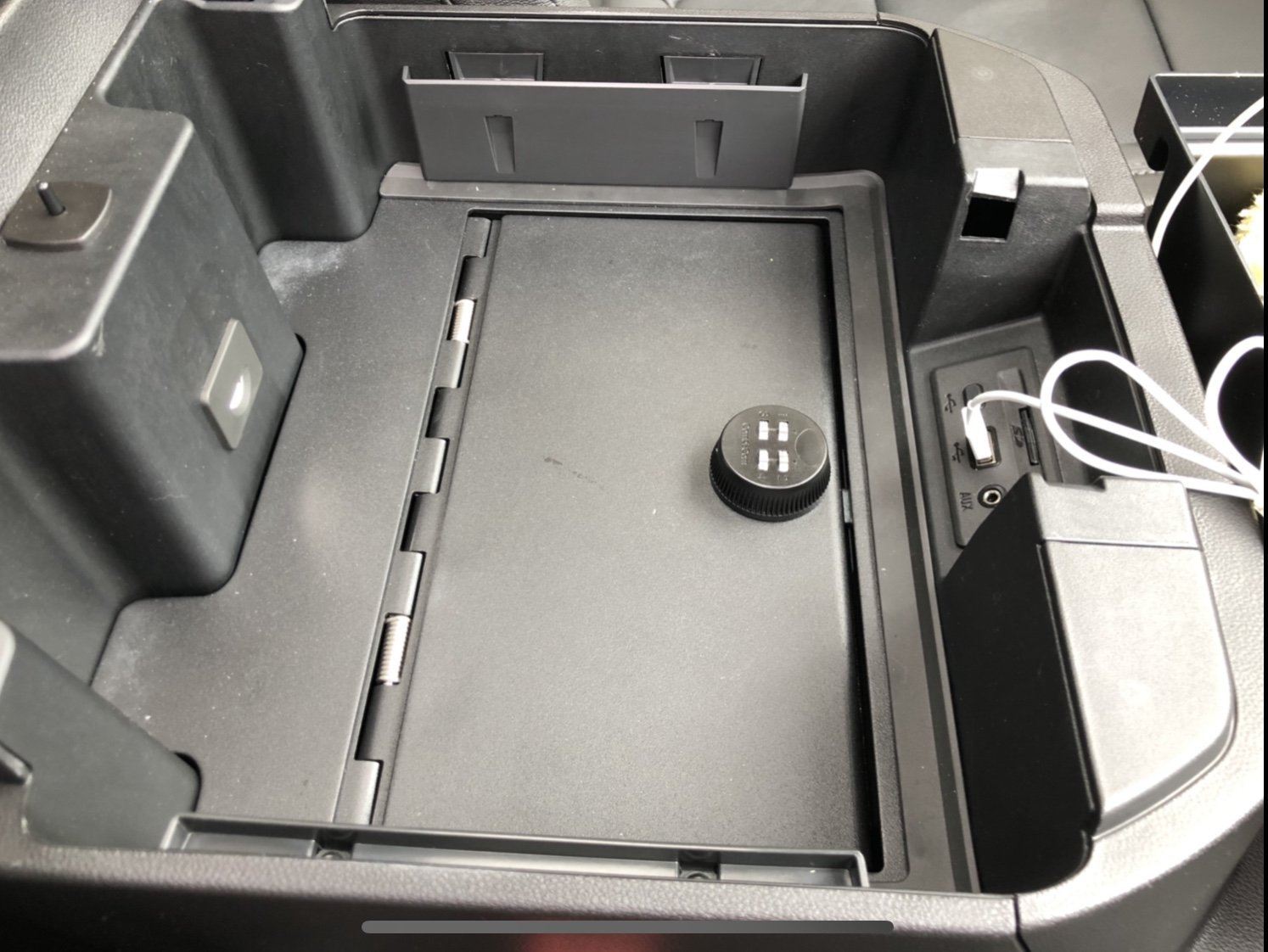 Lock boxes and storage 20192021 Silverado & Sierra