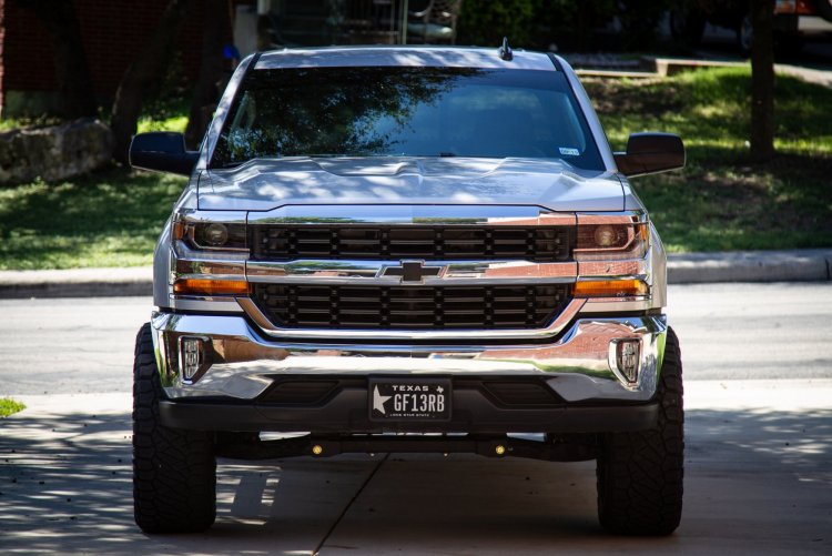 10.25.2018 FRONT 2017 Silverado-1_resize.jpg