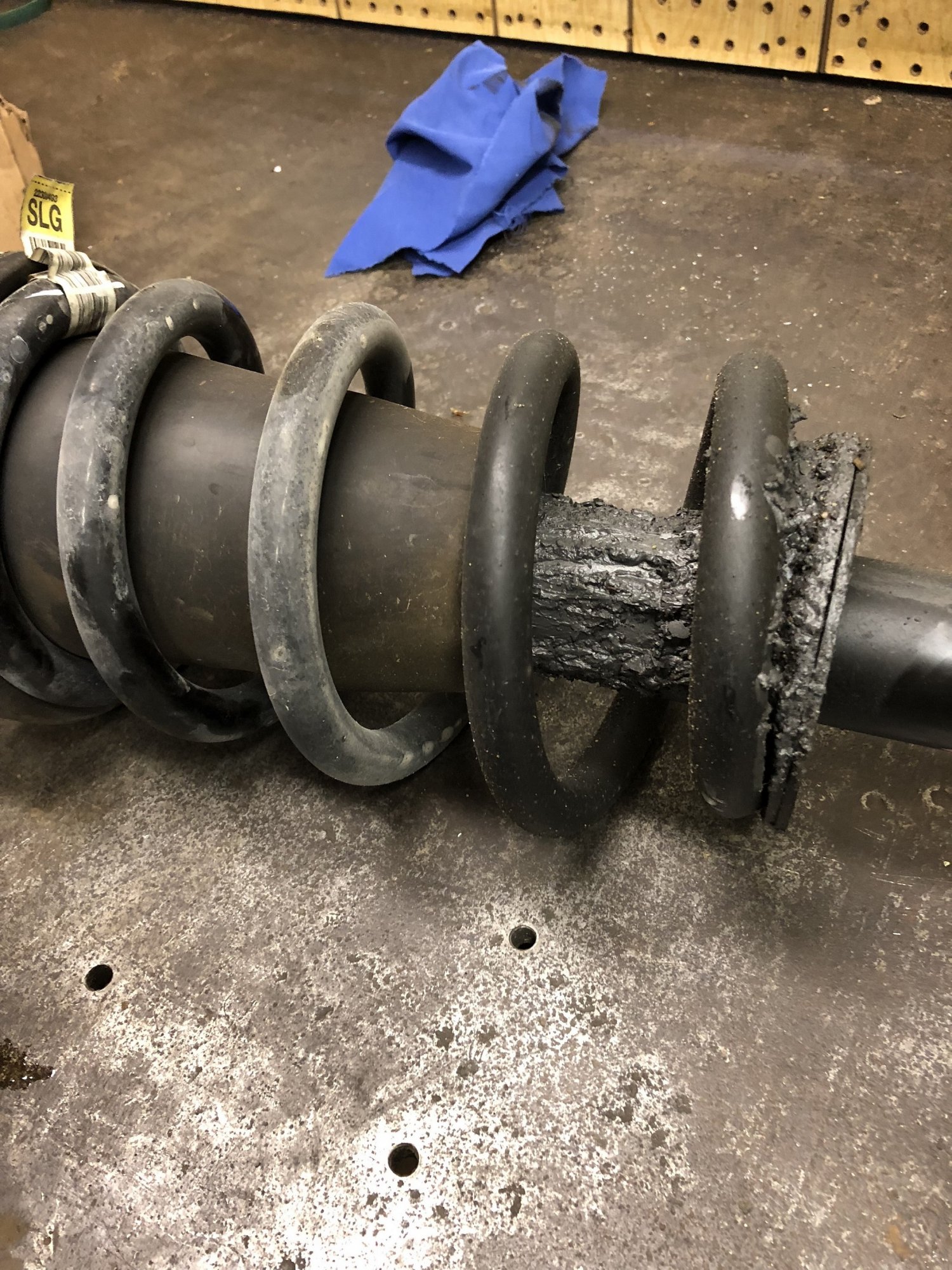 Magneride Shocks Leaking: Signs, Causes & Quick Fixes