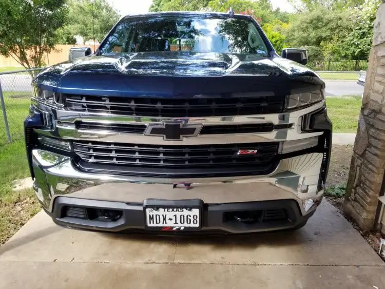 Z71 emblem in RST grill 20192025 Chevy Silverado & GMC Sierra Mods