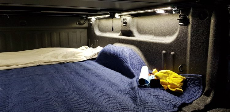 bedlight_right.thumb.jpg.c8bdcd6808ca676ca1e48dead50d9a35.jpg